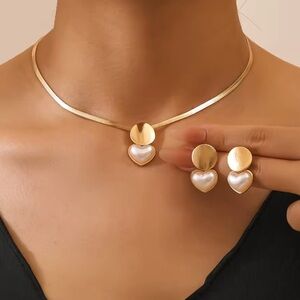 Anthropologie Gold Heart Pearl Pendant Necklace